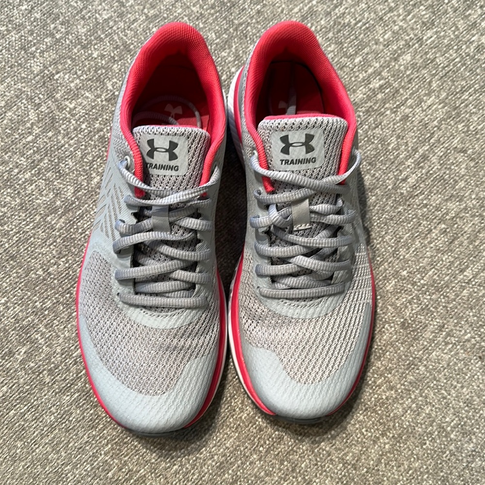 Under Armour sz7.5 Womens Trainer Running shoes Gray /hot pink